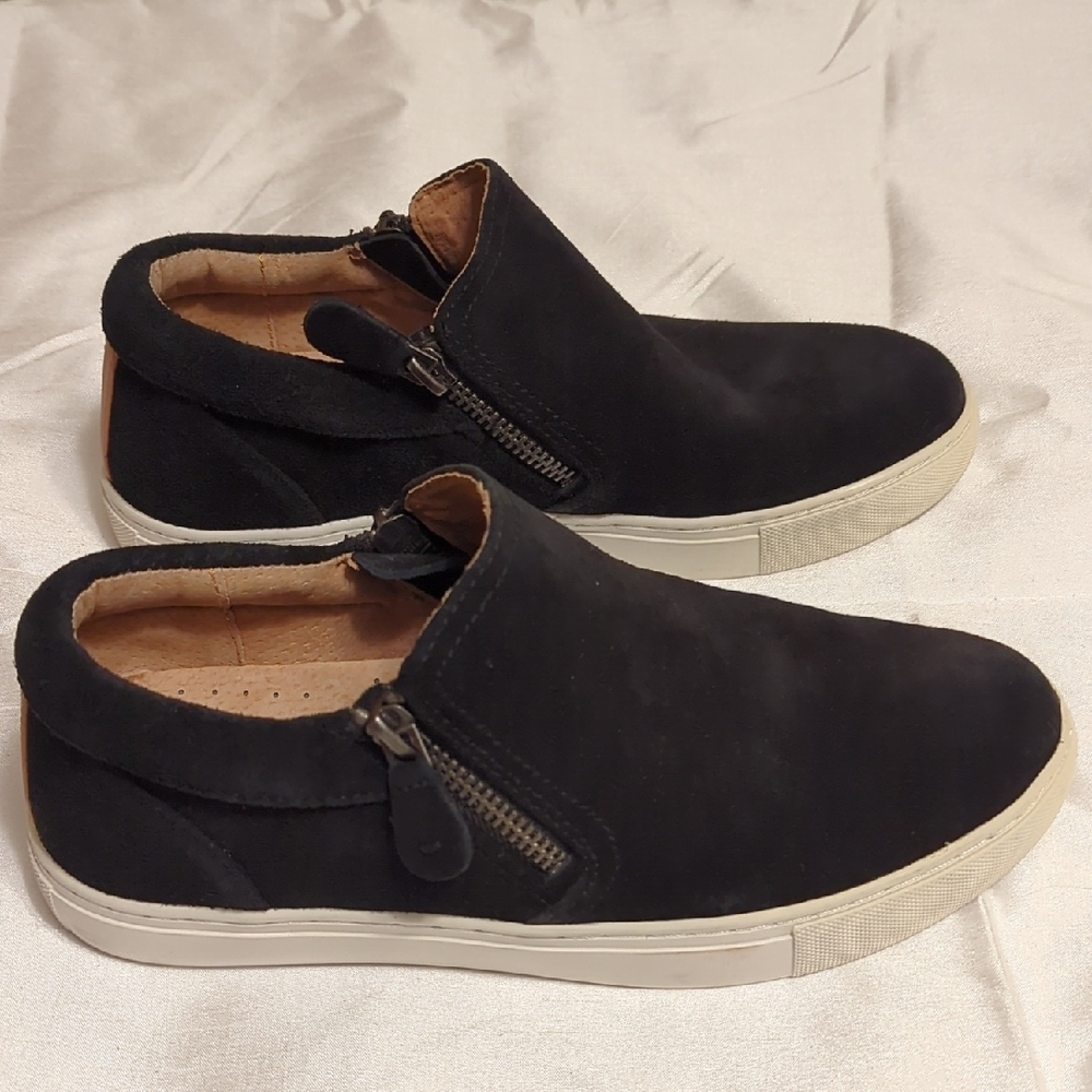 Kenneth Cole Gentle Souls - NWOB Black Suede Loafers 6M